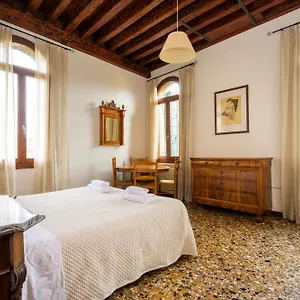 San Trovaso , Venezia Italia